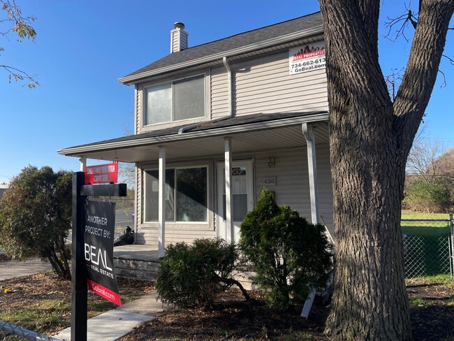 Building Photo - 436 S Washington St