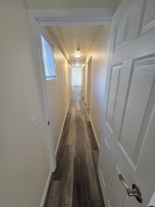 Building Photo - 2105 10th Ave W