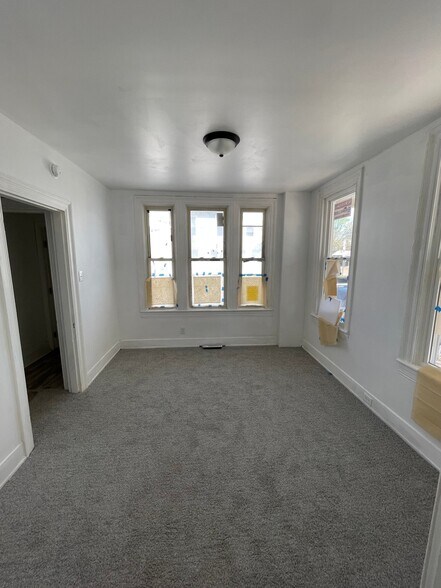 Building Photo - 132 N West St