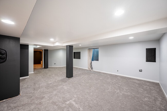 Building Photo - 511 Maggie Ln