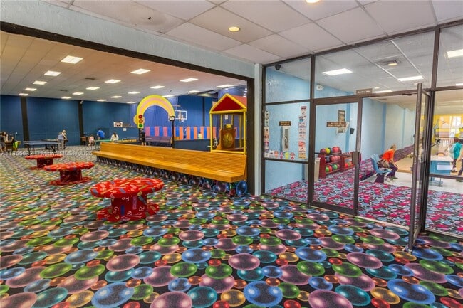 Building Photo - 16251 Golf Club Rd