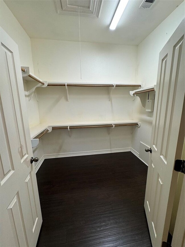 Building Photo - 1220 Pine Forest Cir