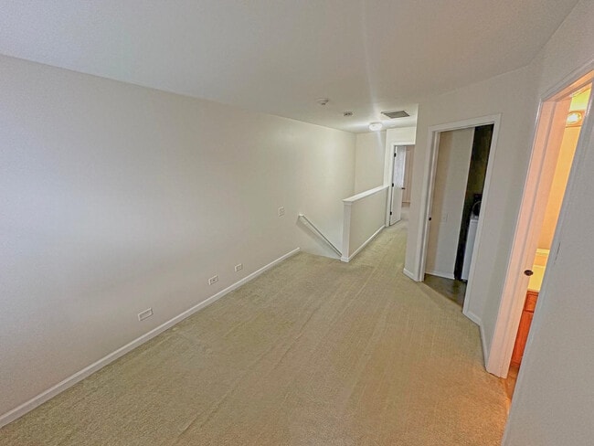 Building Photo - 2624 Carrolwood Rd