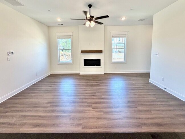 Building Photo - 4877 Chatelet Dr