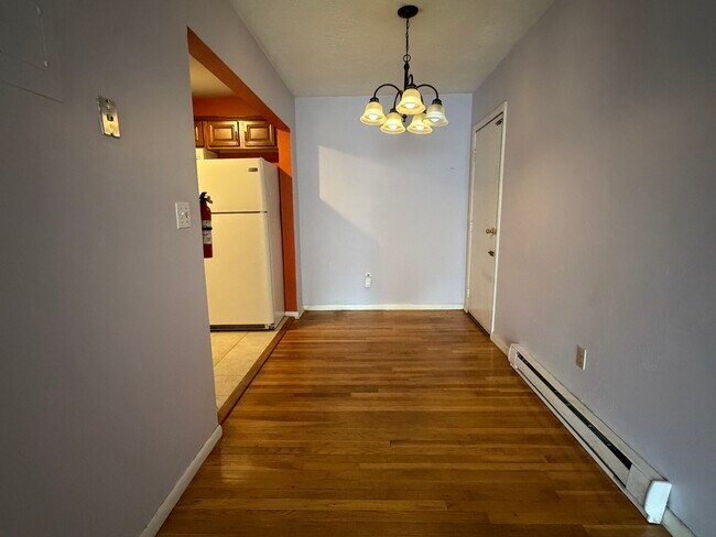 Building Photo - 8 Kittredge St