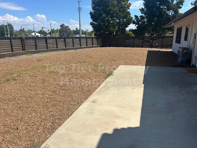 Building Photo - ***Completely Remodeled 3 bed+ Bonus Room,...