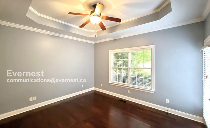Building Photo - 607 Castle Dr