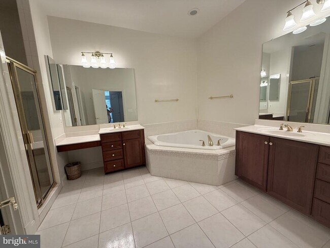 Building Photo - 12739 Lady Somerset Ln