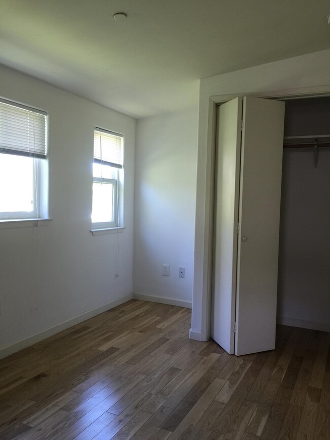Building Photo - 605 Seabright Ave