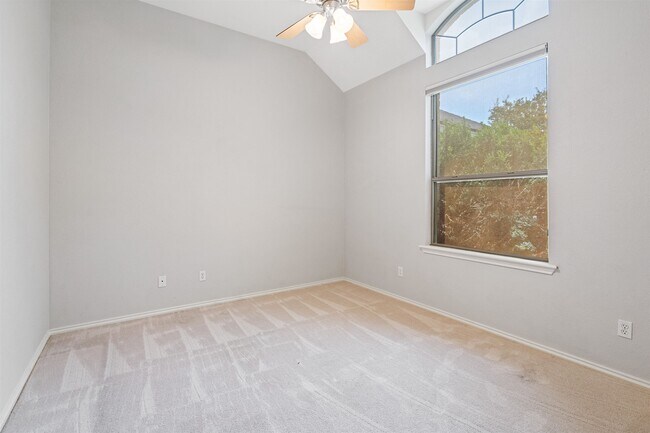Building Photo - 307 Echo Valley Dr