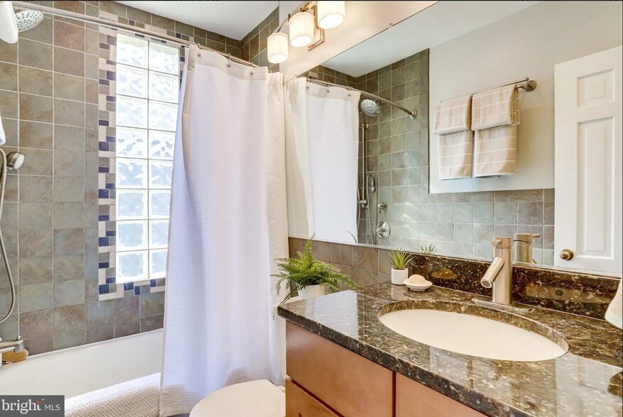 Upstairs full bath - 116 9th St SE