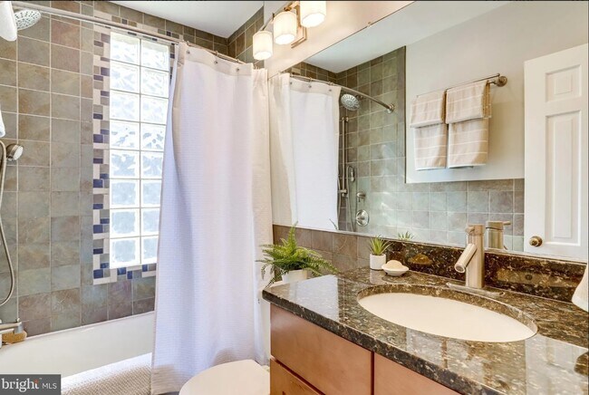 Upstairs full bath - 116 9th St SE