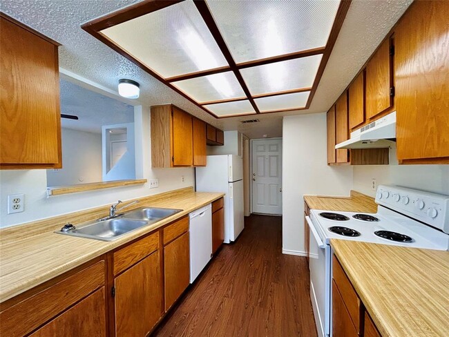 Building Photo - 9300 Kempler Dr