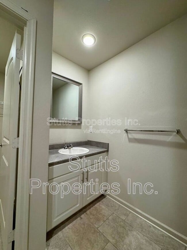 Building Photo - 101 Gin Ct