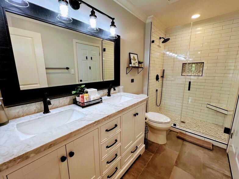 Building Photo - 5309 Lockhurst Dr