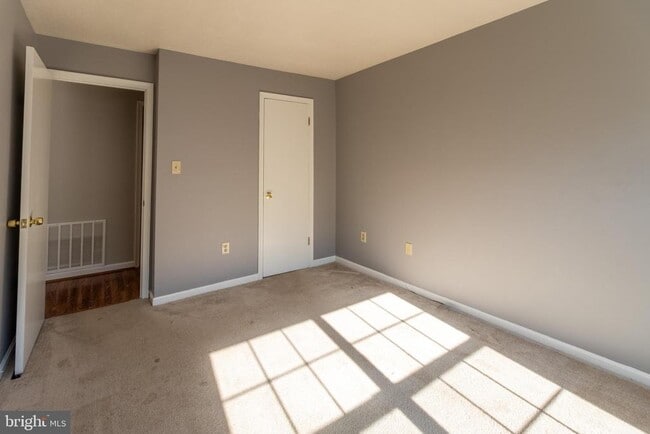 Building Photo - 1625 Carriage House Terrace
