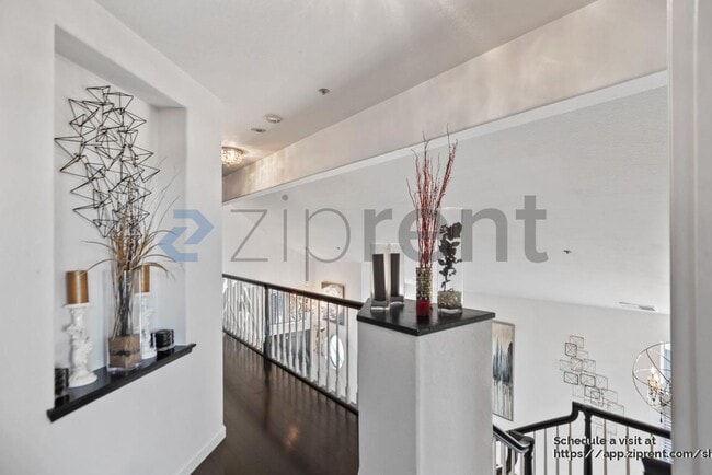 Building Photo - 2927 Sorrento Way