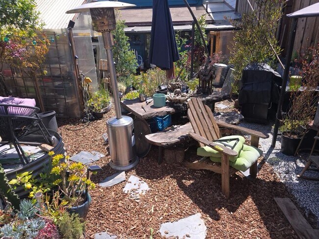 Building Photo - Remodeled 3BR/2BA Oasis with Hot Tub, Saun...