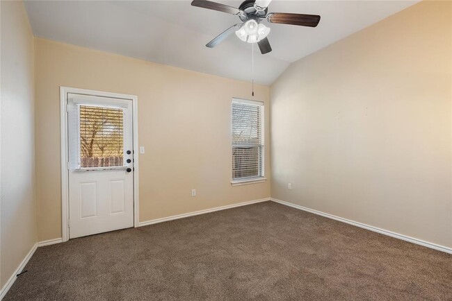 Building Photo - 101 Creekside Villa Dr