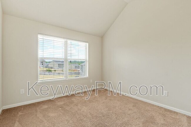 Building Photo - 5007 Vine Ln