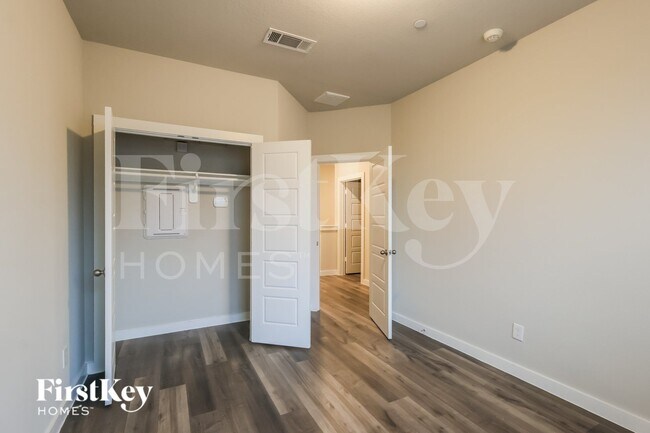 Building Photo - 345 N Centro Cir