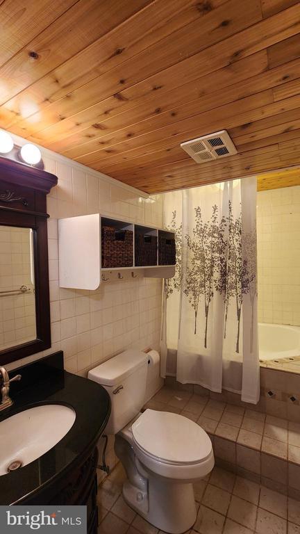 Building Photo - 318 Oakwood Ave