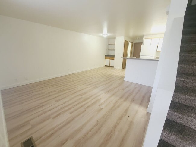 Building Photo - Beautiful 3 bed 2 bath Townhome in Boise!