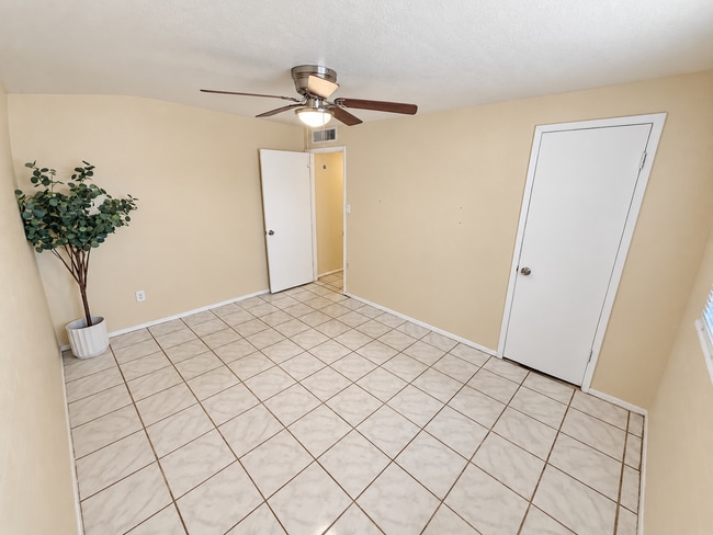 Building Photo - 3841 N 63rd Dr