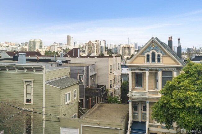 Building Photo - 7 Seymour St