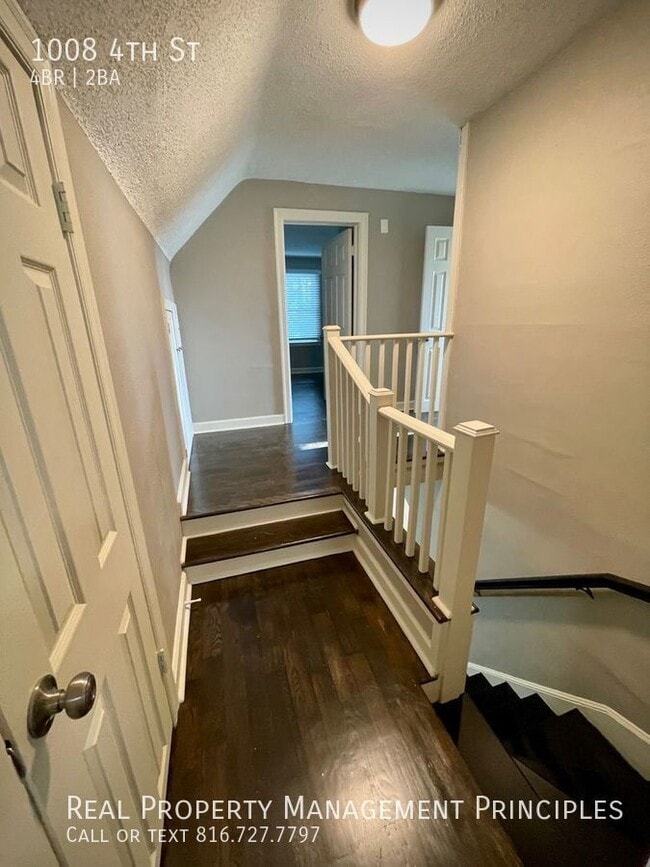 Building Photo - 1008 S 4 St