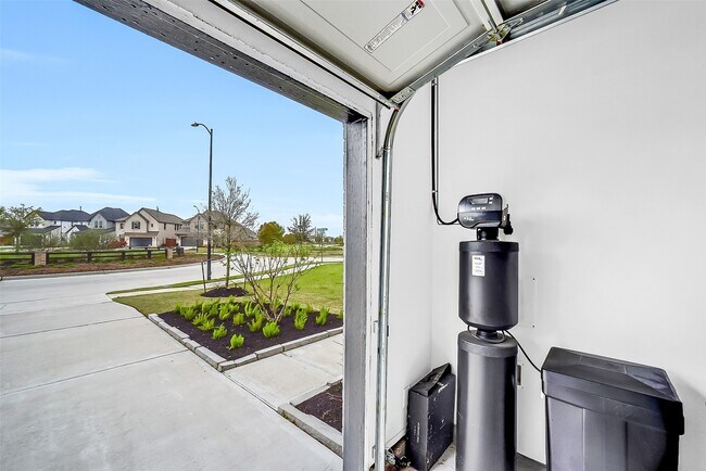 Building Photo - 7222 Grassland Vis Ln