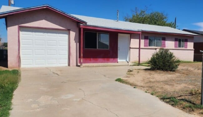 Building Photo - 307 Robins Dr