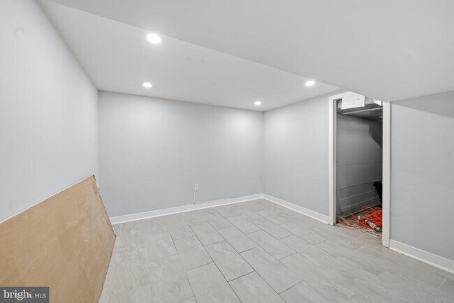 Building Photo - 409 River Rd