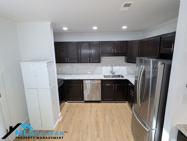 Building Photo - 500 W Woodcroft Pkwy