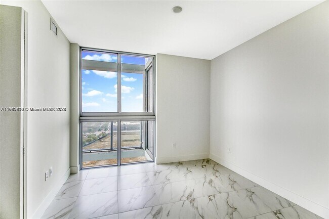 Building Photo - 2000 Metropica Wy