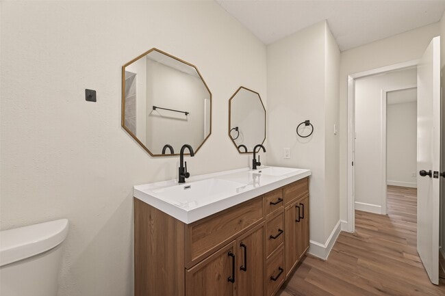 Building Photo - 148 W Whitney St