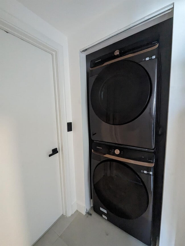 Building Photo - 18800 NE 29th Ave