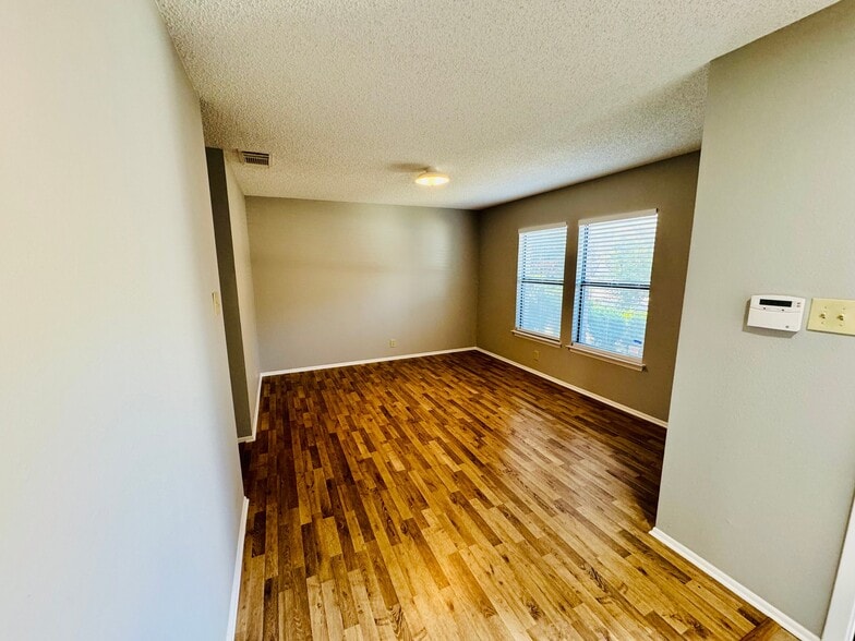 Building Photo - 9250 Ridge Path