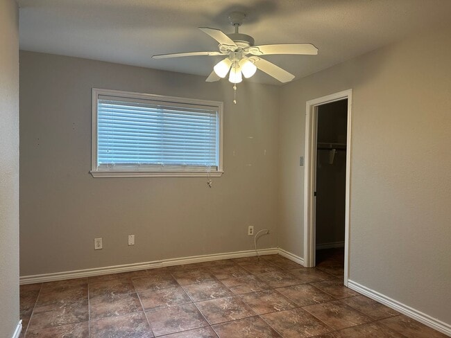 Building Photo - Ready for move in