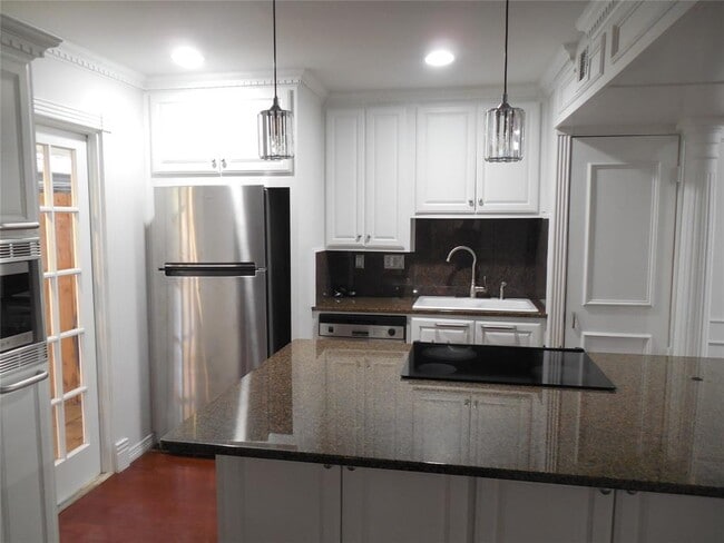 Building Photo - 3501 Greystone Dr