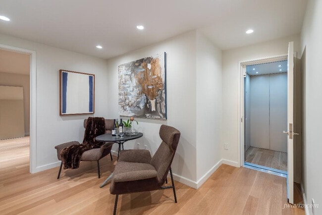 Building Photo - 17 Guy Pl