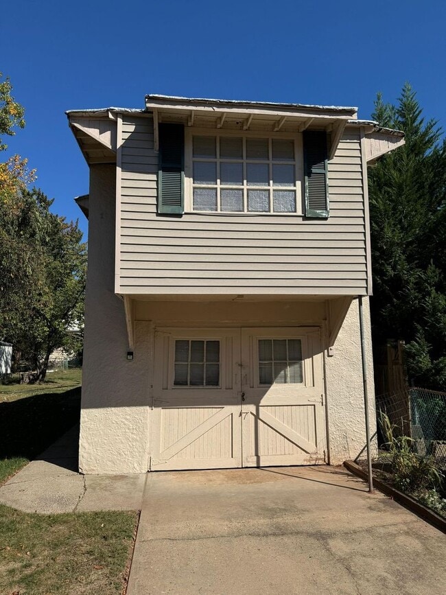 Building Photo - 1 bed/1.5 bath * Great Apt For RWJMS/Rutgers * Students Walk to New Brunswick/Highland Park Night...