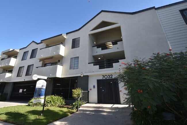 Building Photo - 7032
