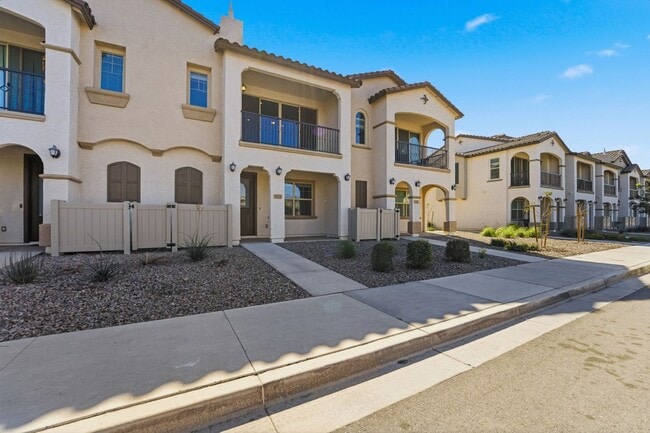 Building Photo - ** Like new Luxurious Modern townhome with 2 Master Suits in Warner Meadows**