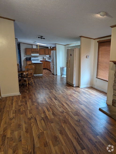 Building Photo - 944 Spring Ridge Dr