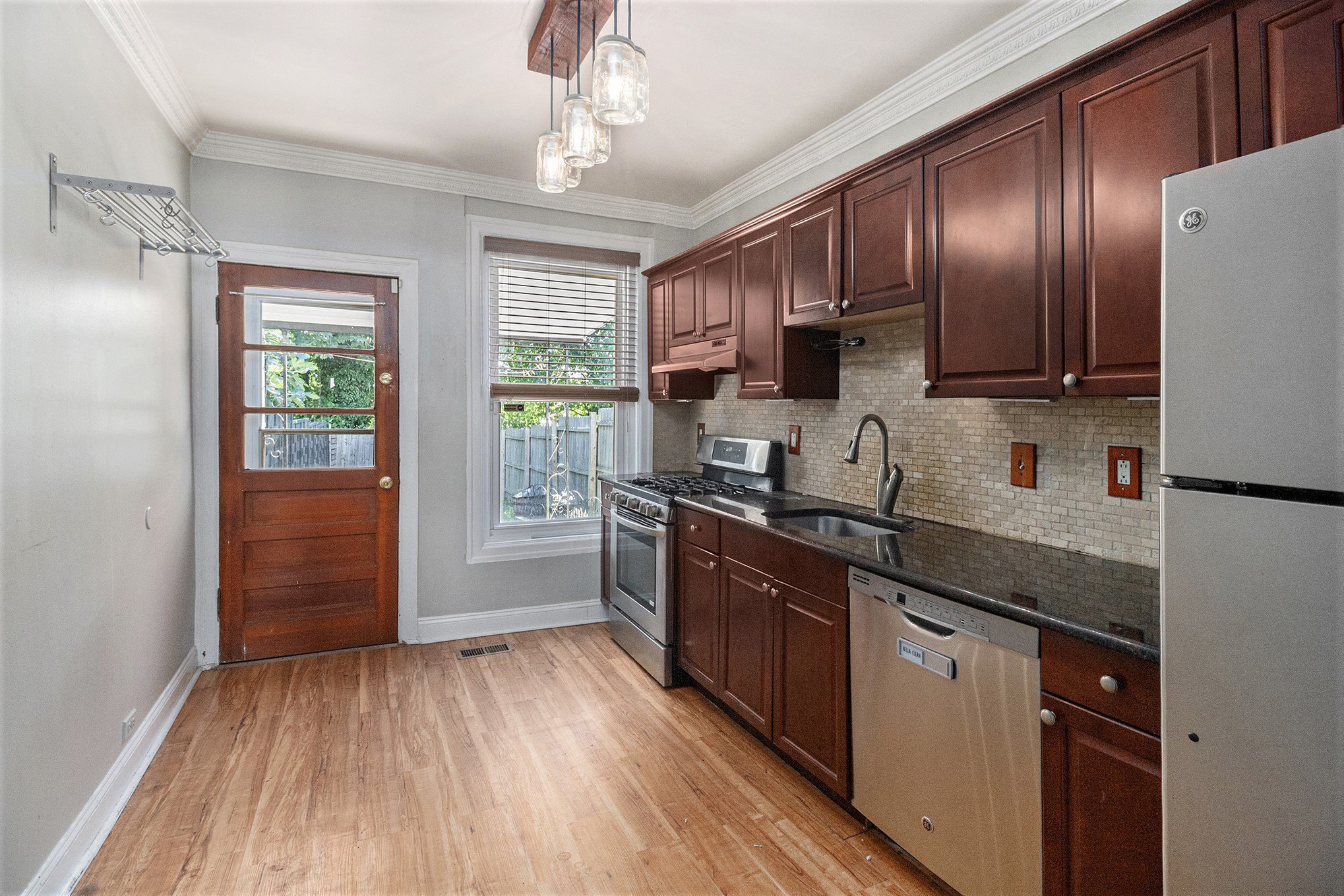 Building Photo - 147 Fountain St