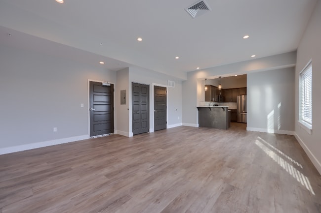 Building Photo - 117 W Main St