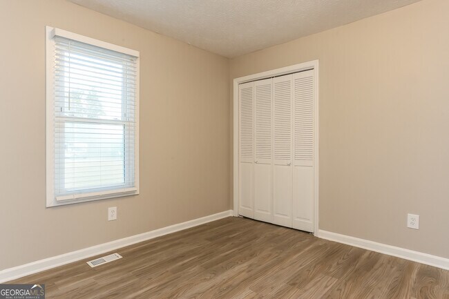 Building Photo - 4178 S Martin Way