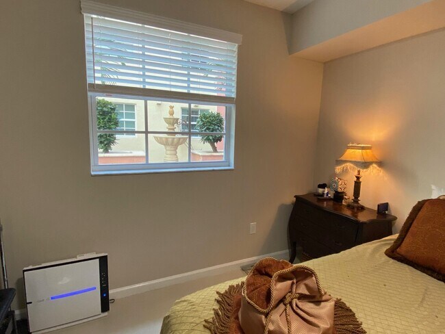 Building Photo - 225 NE 1st St