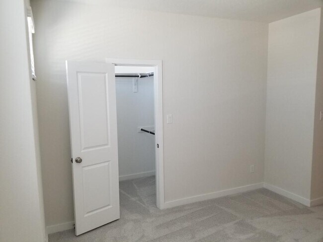 Building Photo - 2500 Forest Creek Dr